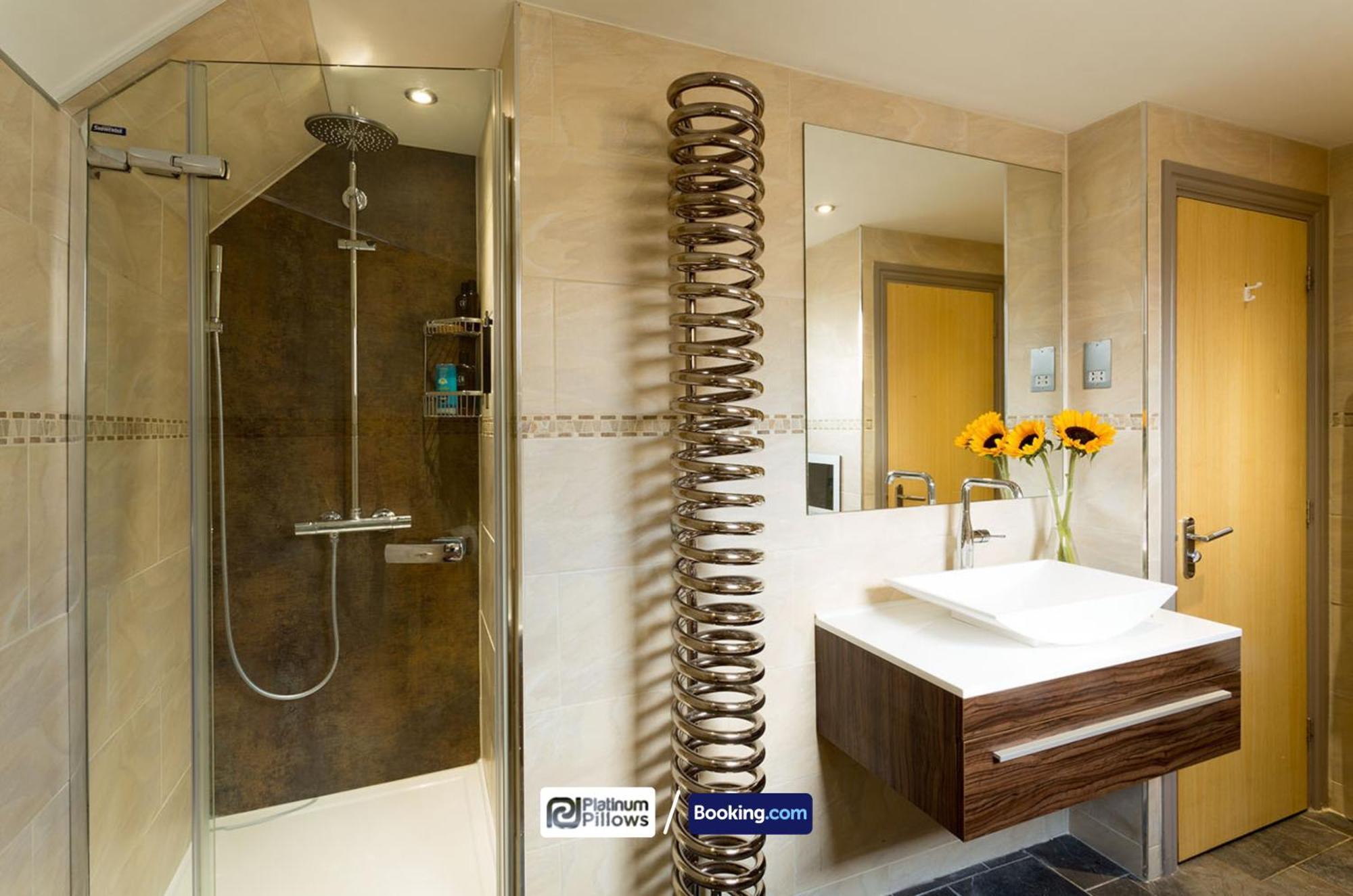 Modern Oxford 4 Bedroom Apartment, Contractor Accommodation, Walkable Into City Centre, Weekly & Monthly Deals ภายนอก รูปภาพ